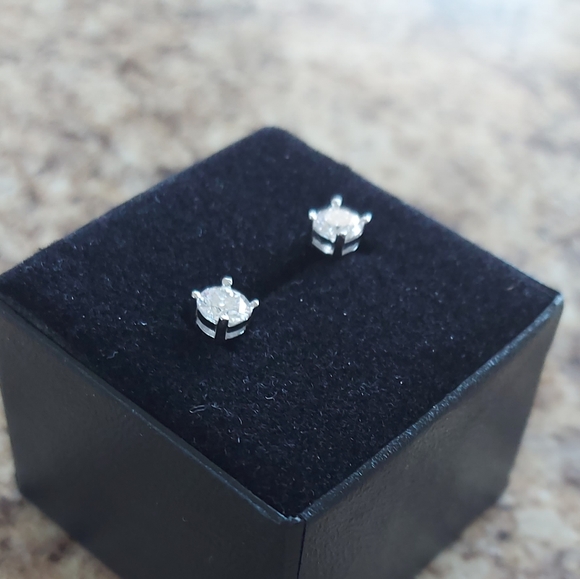 0.5 Carat Moissanite 925 Silver Sterling Stud Earrings - Picture 5 of 7